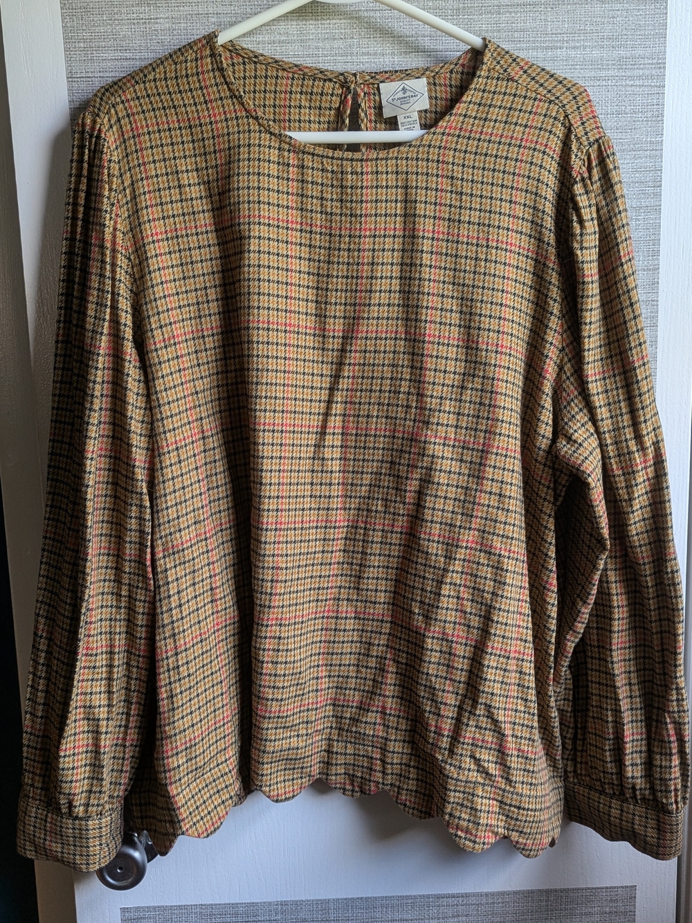 Plaid Long-Sleeve Shirt With Scalloped Hem